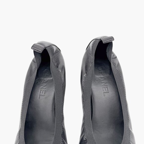 Chanel Elastic Cap Toe Pump Size 40 US 9-9.5 Black Leather CC Stretch Block Heel - Picture 4 of 15